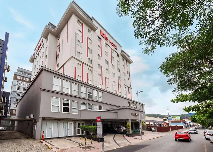 Hoteles cerca de Pórtico e Moinho da XV