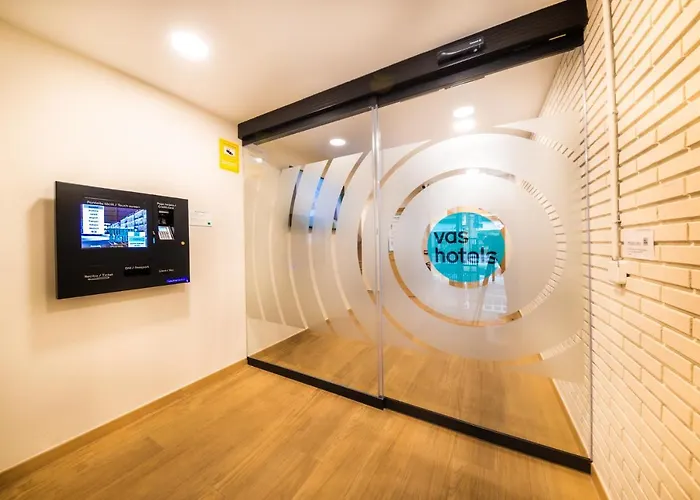 Hoteles cerca de Museo "Fournier" de Naipes