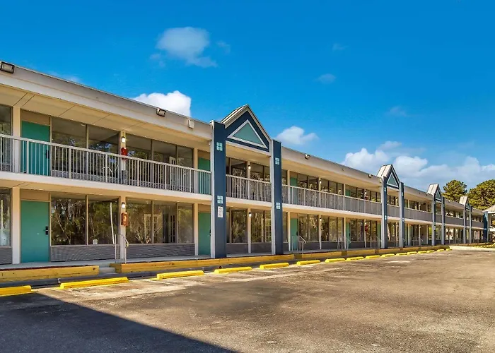 Florence hotels near Timrod Park