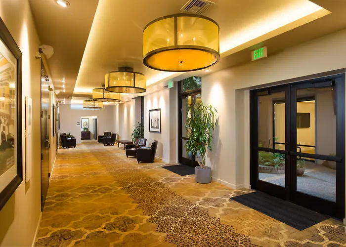 Portland hotels near Lan Su Chinese Garden