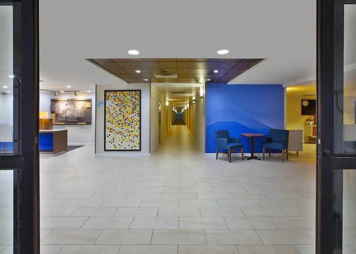 Milford hotels near Kelley Nature Preserve