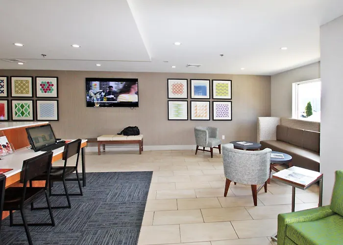 Branford Beach hotels