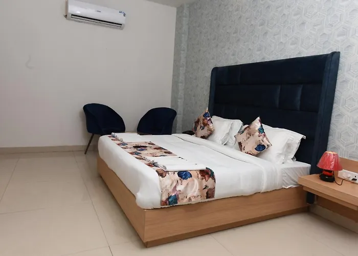 Amritsar hotels near Harmandir Sahib