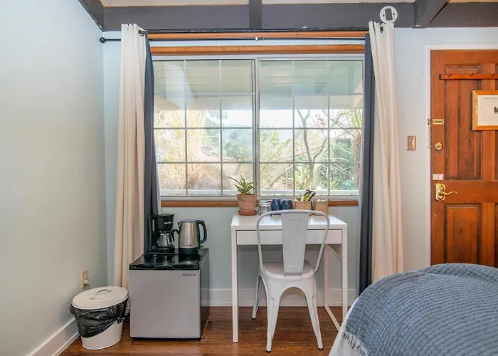 Bolinas Beach hotels