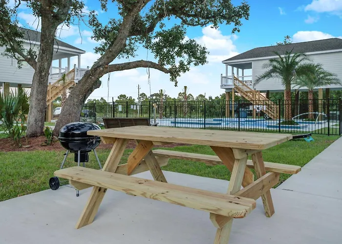 Waveland Beach hotels