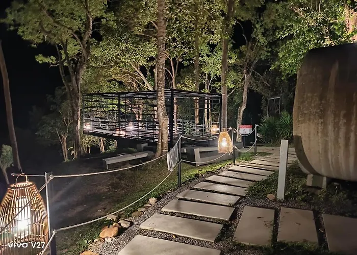 Kuching Beach hotels