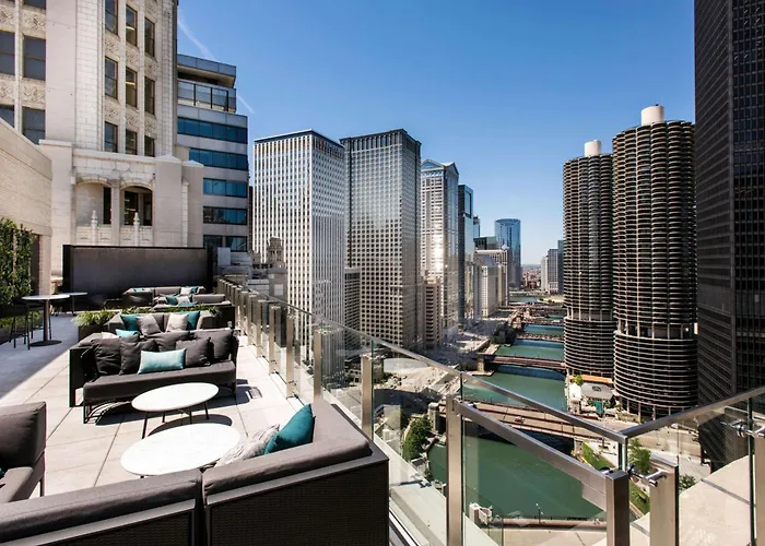 Chicago hotels near Maggie Daley Park