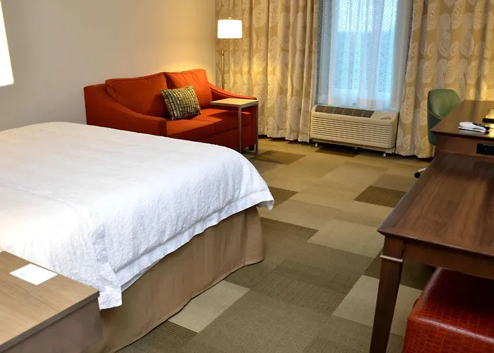 DeLand hotels near Stetson University