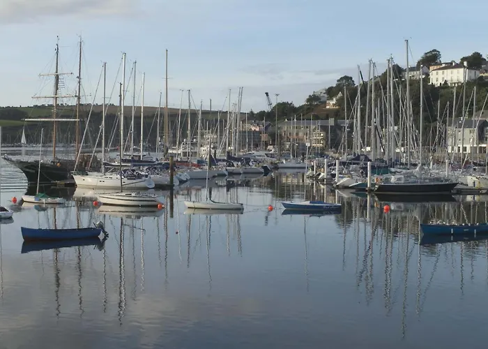Kinsale Beach hotels