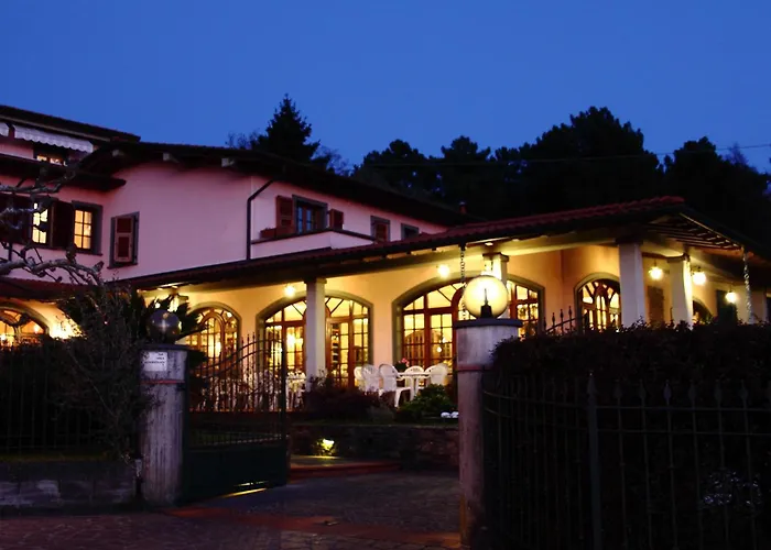 Hotel con viste meravigliose a Massa (Tuscany)