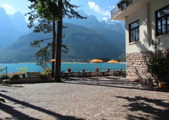 Hotel sulla spiaggia a Molveno