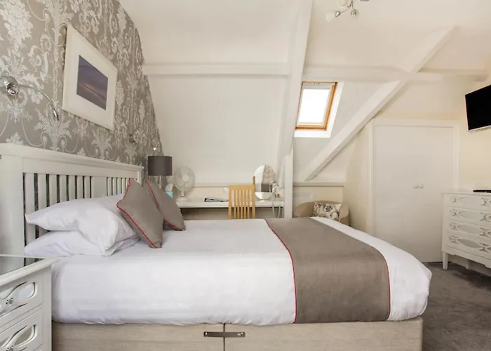 Falmouth Beach hotels