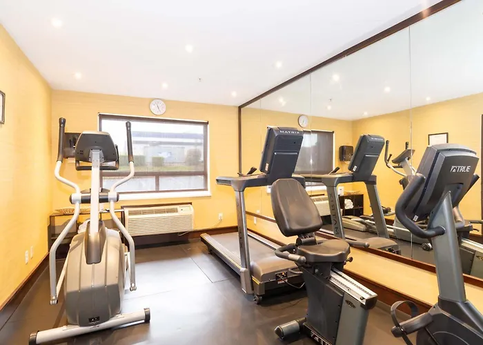 Abbotsford Beach hotels