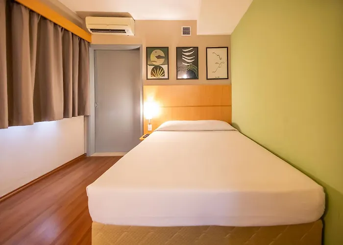 Hotéis perto de Parque dos Ipês