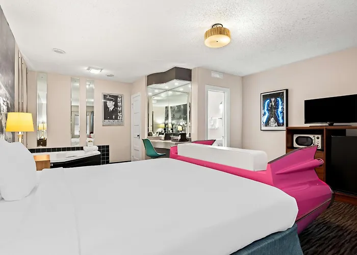 Springfield hotels near Johnny Morris' Wonders of Wildlife National Museum and Aquarium