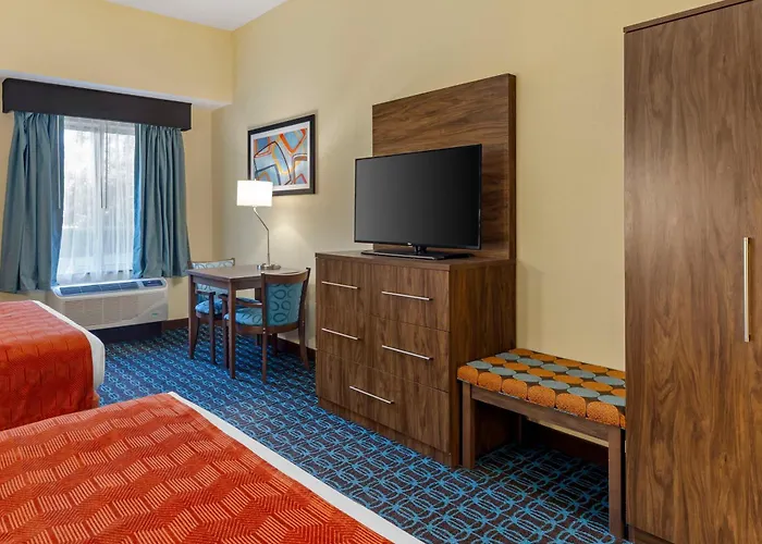 Danvers Beach hotels
