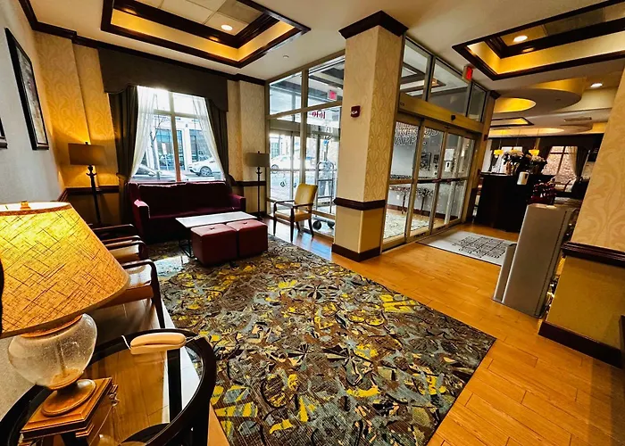 Alexandria hotels near Torpedo Factory Art Center