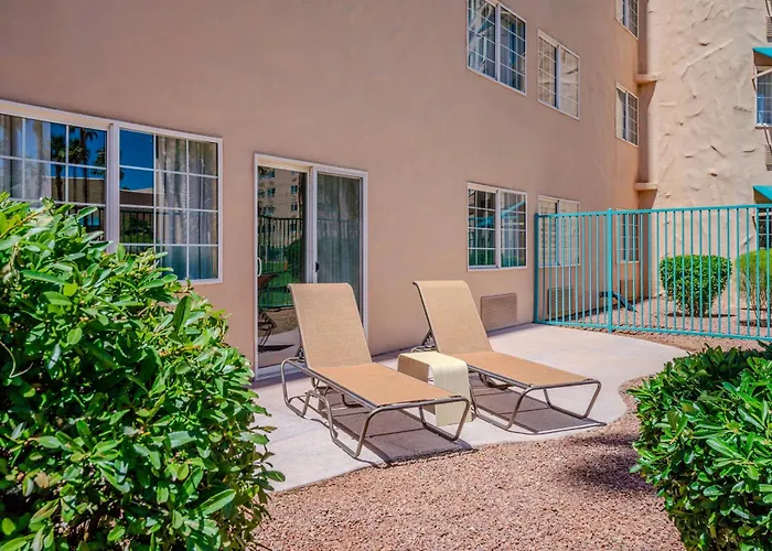 Mesquite hotels near Whitney Pockets
