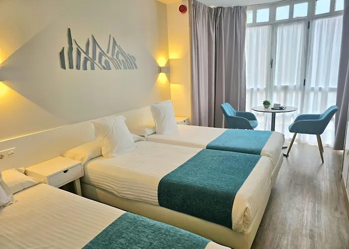 Hoteles cerca de Parroquia de Santa María la Real