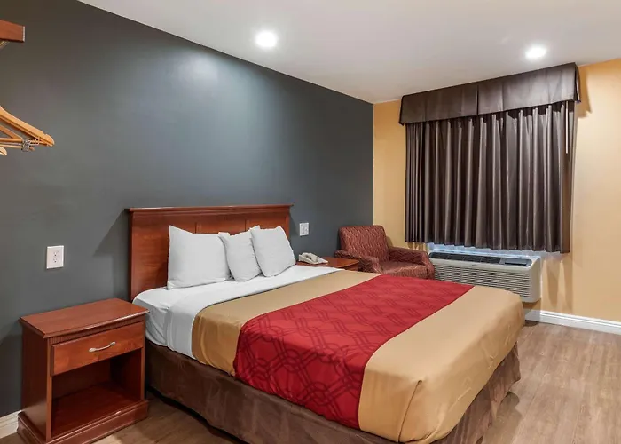 Carson hotels near Victoria Park
