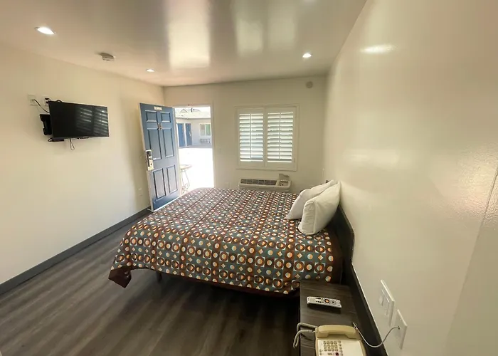 Costa Mesa hotels near Upper Newport Bay Nature Preserve