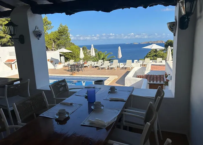 Hoteles con Vistas Maravillosas en Cala Tarida (Ibiza)