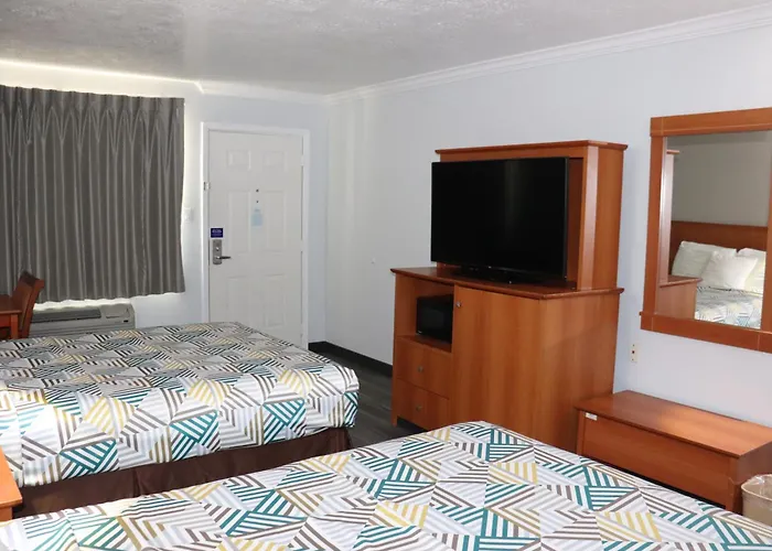 Alvin hotels near Tom Blakeney Jr Hike & Bike Trail
