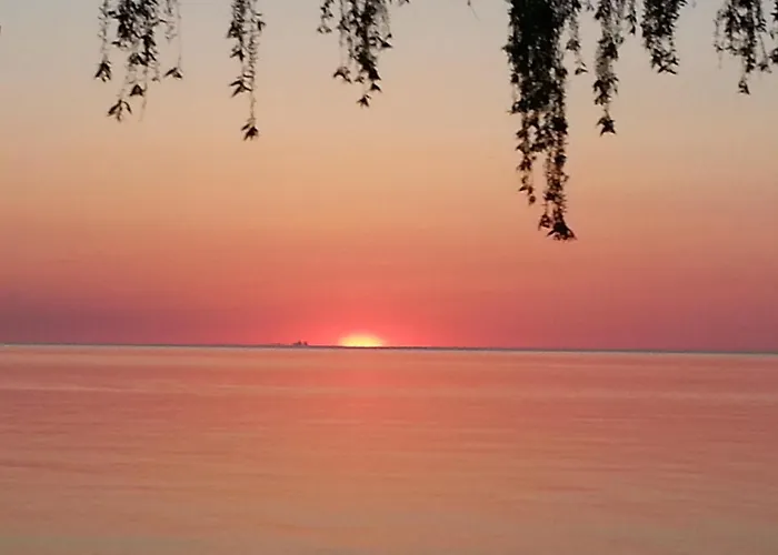 Olcott Beach hotels