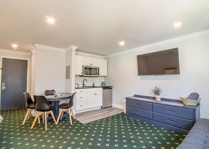Niantic Beach hotels