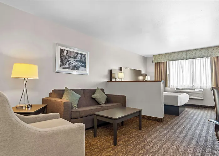 Jerome Beach hotels