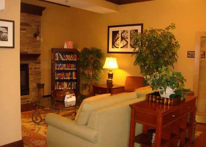 Norcross hotels near Tiny Towne
