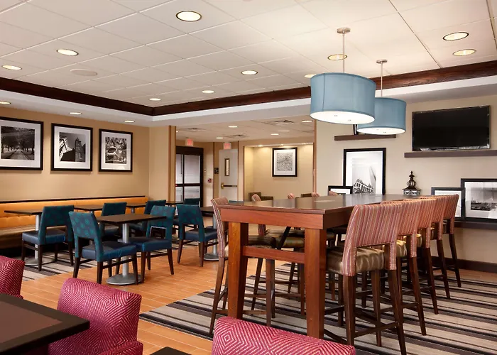 Braintree hotels near Quincy Quarries Reservation