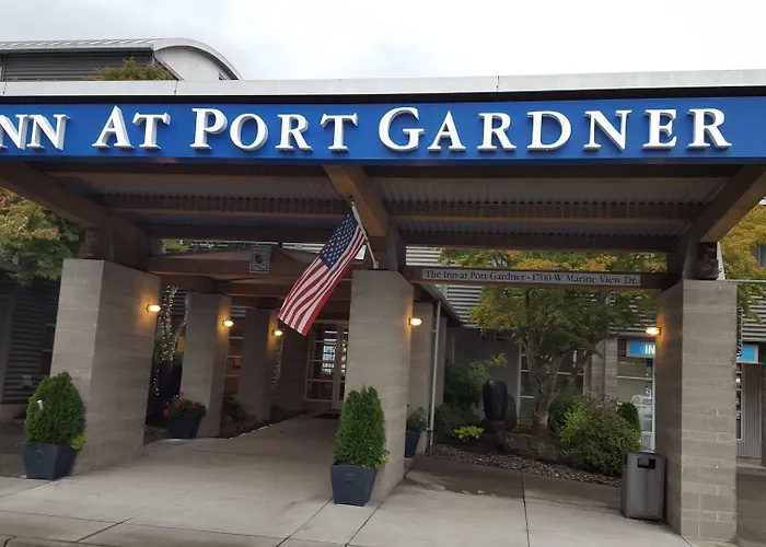 Everett Beach hotels