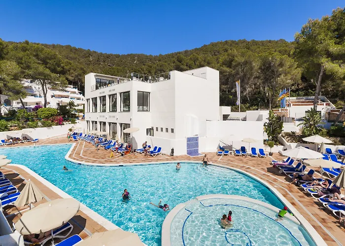 Hotel con viste meravigliose a Cala Llonga (Ibiza)