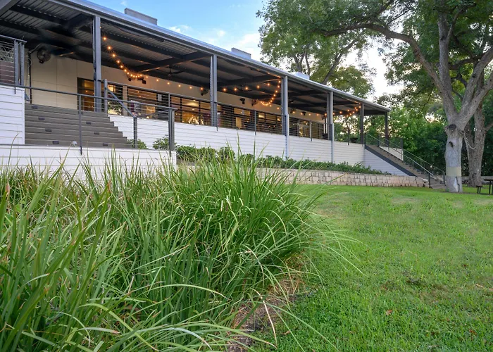 New Braunfels hotels near Landa Park