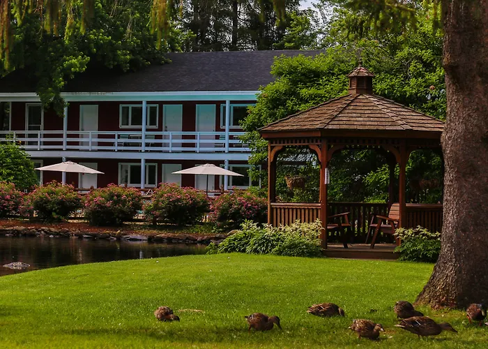 Lincoln Beach hotels