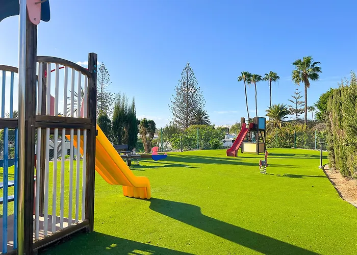 Hoteles cerca de Paseo Costa Canaria