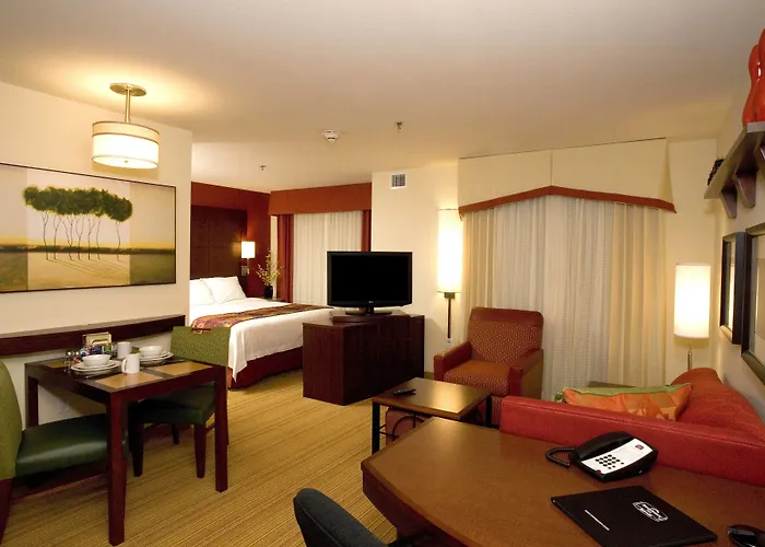 Duluth hotels near Lake Superior Railroad Museum