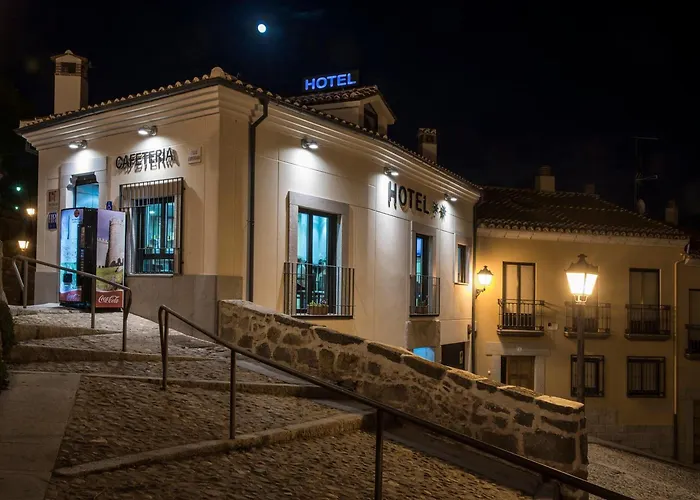 Hoteles cerca de Real Monasterio de Santo Tomás