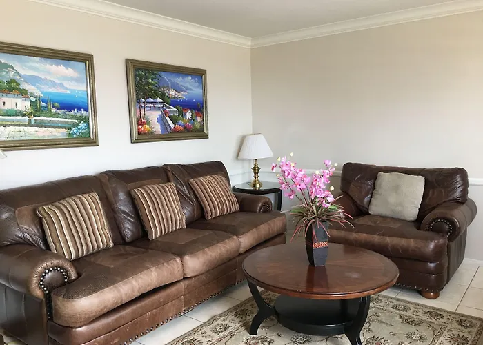 Avalon Beach hotels