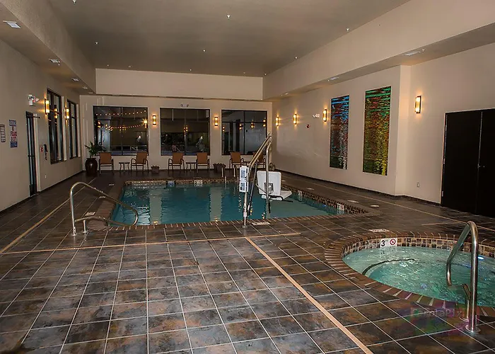 Camdenton Beach hotels