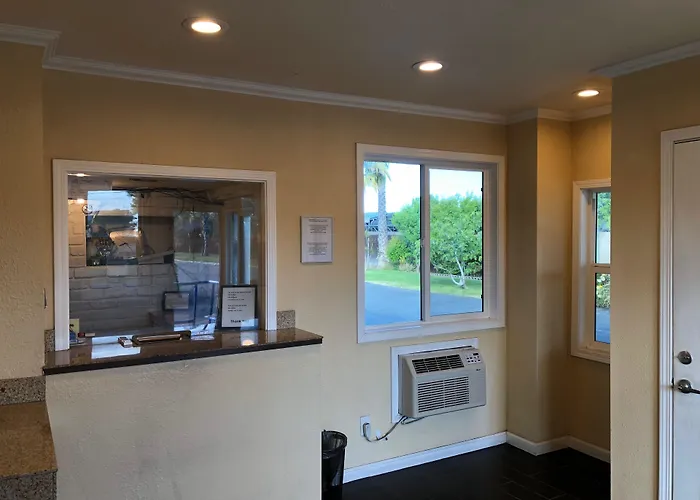 San Jose hotels near Happy Hollow Park and Zoo