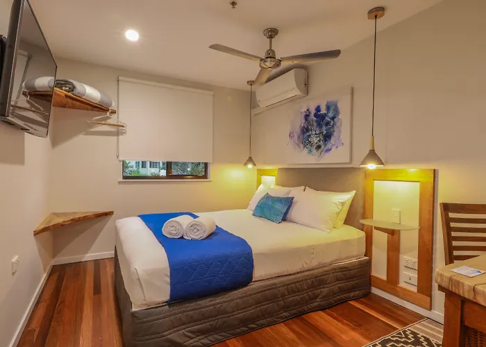 Palm Grove Beach hotels