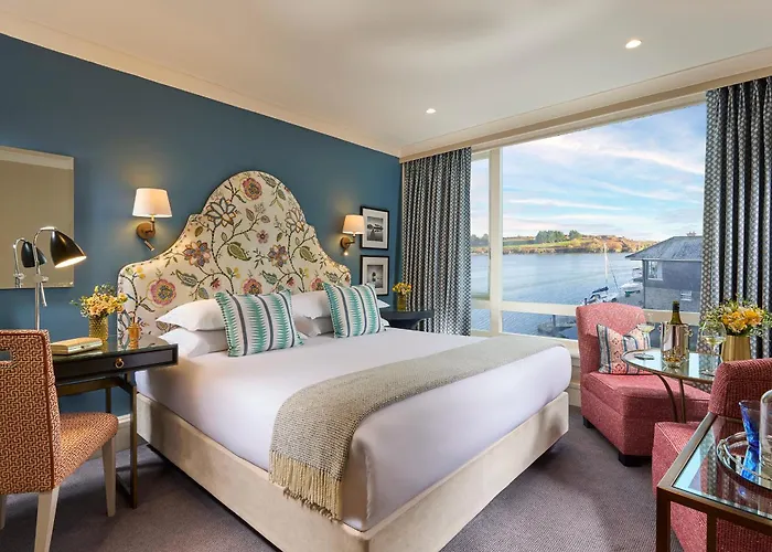 Kinsale Beach hotels
