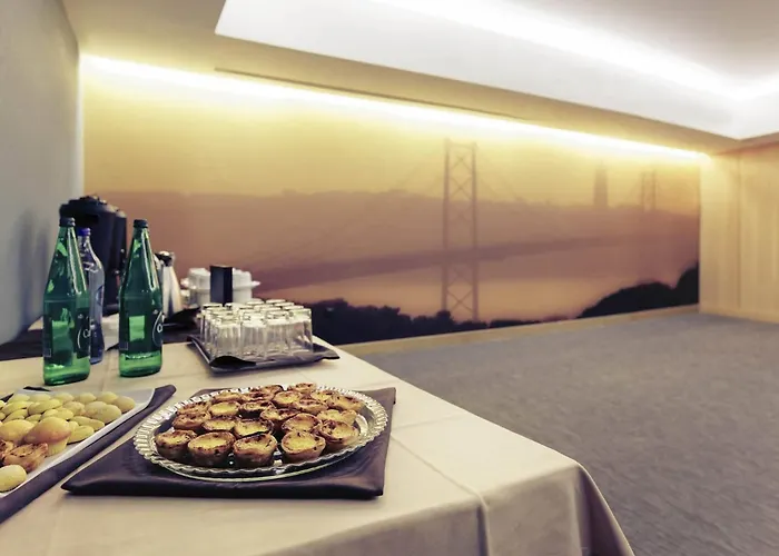 Almada Beach hotels