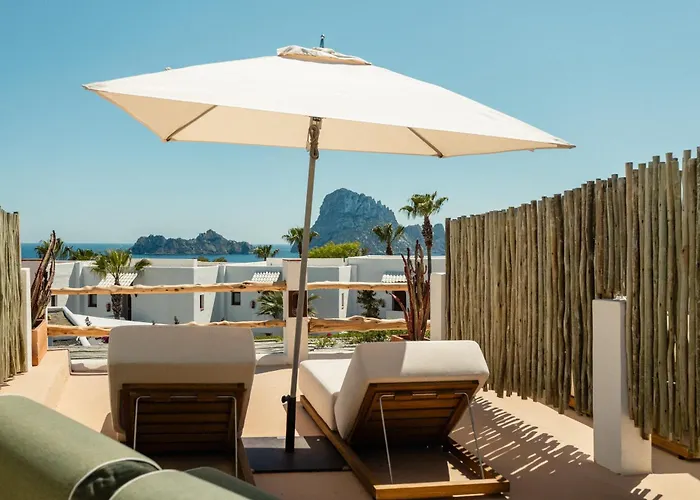 Hoteles de Playa en Cala Vadella (Ibiza) 