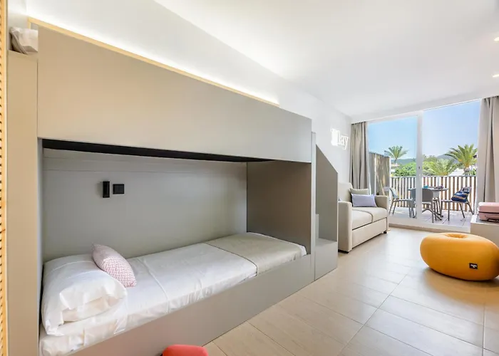 Hoteles de Playa en Cala Tarida (Ibiza) 