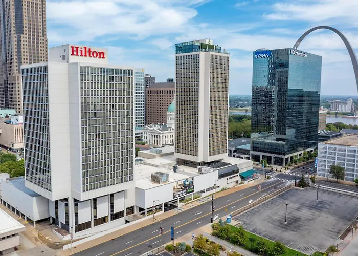 Saint Louis hotels near The Gateway Arch