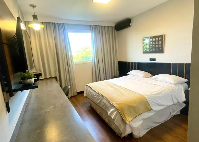 Londrina Beach hotels