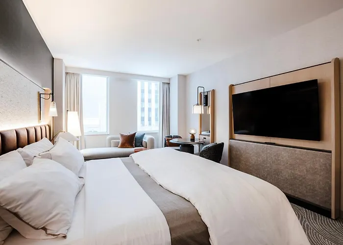 Minneapolis hotels near Guthrie Theater